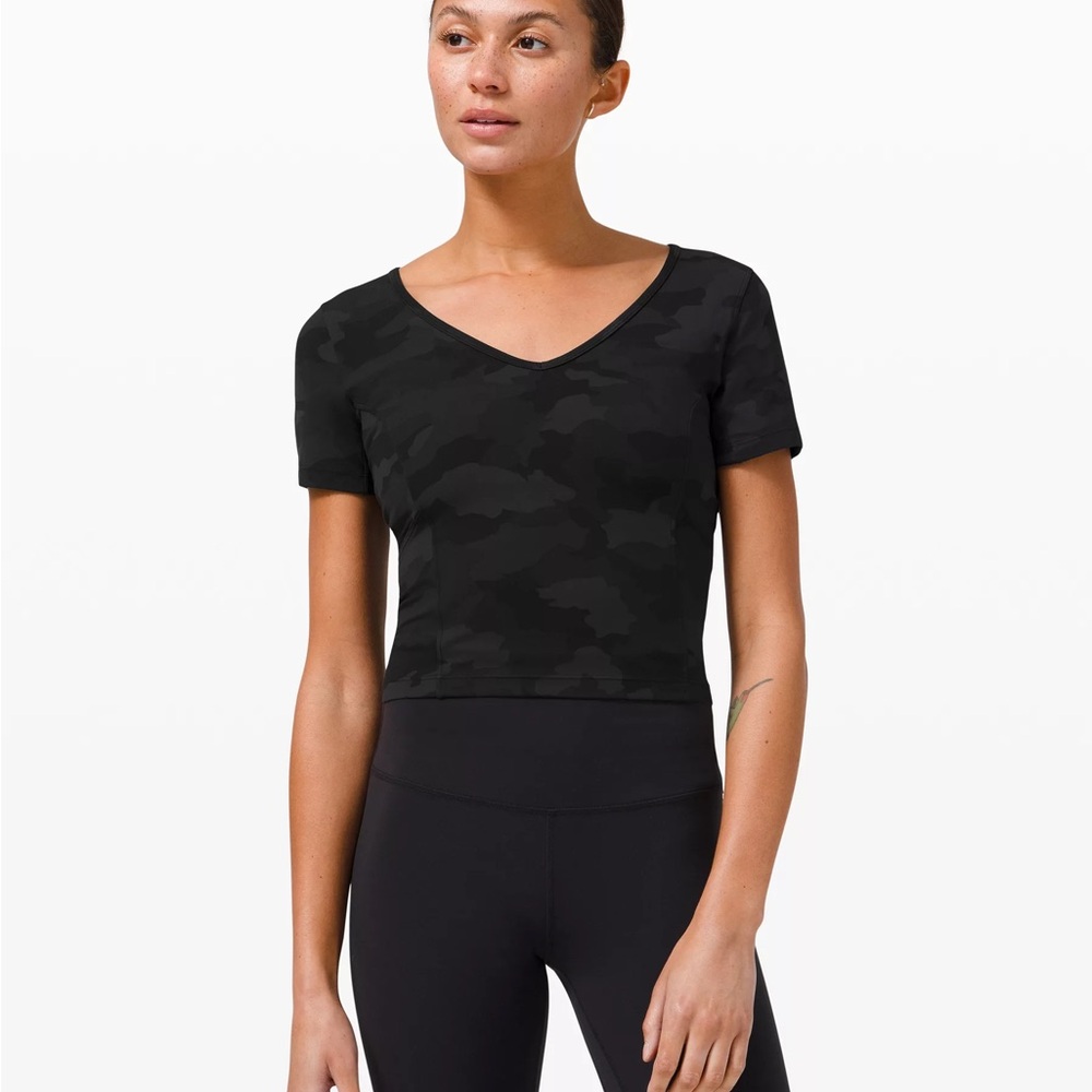 Luluemon cropped camo t shirt
